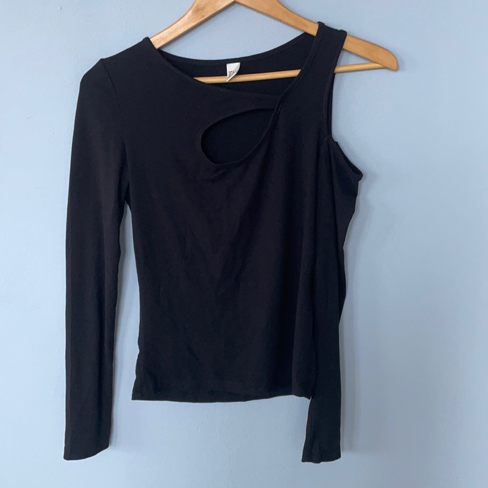 Black crisscross top